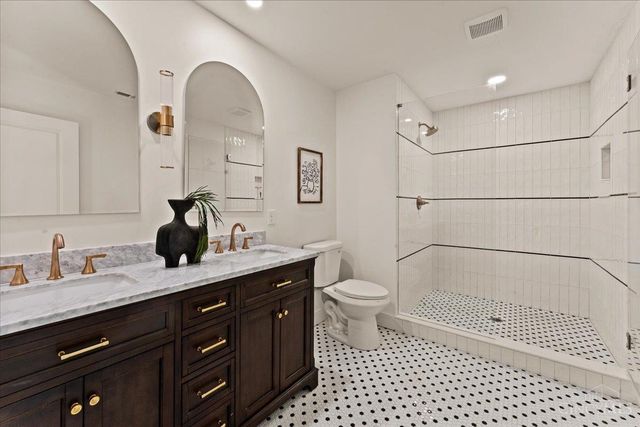 1570 St Leger Place, Cincinnati, OH 45207