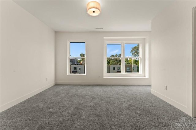 1570 St Leger Place, Cincinnati, OH 45207