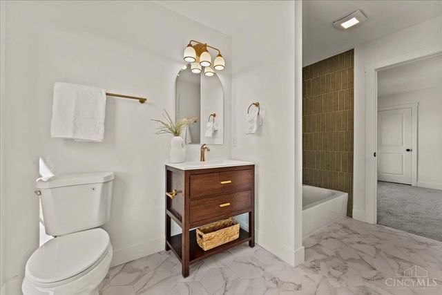 1570 St Leger Place, Cincinnati, OH 45207