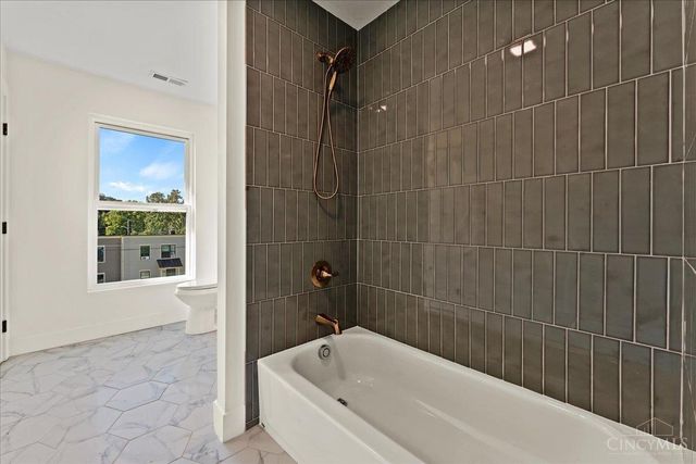 1570 St Leger Place, Cincinnati, OH 45207