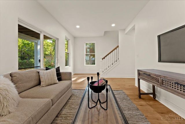 1570 St Leger Place, Cincinnati, OH 45207