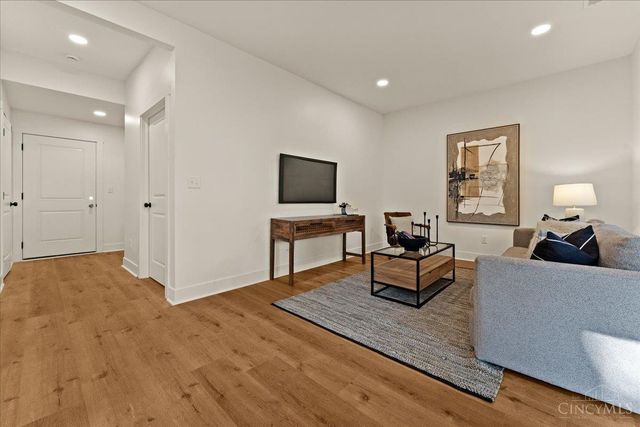 1570 St Leger Place, Cincinnati, OH 45207