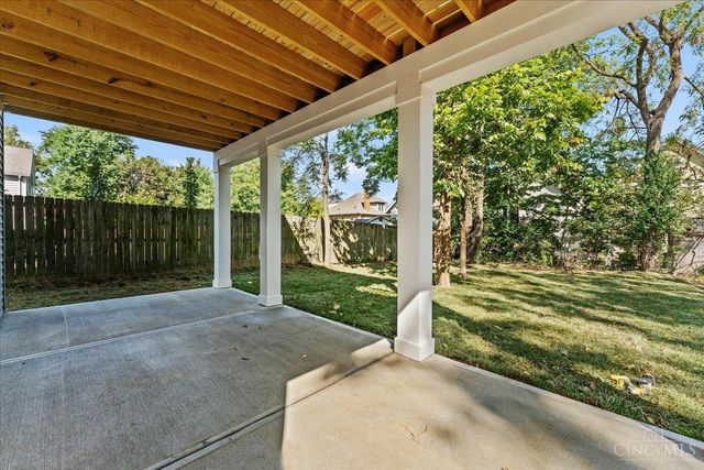 1570 St Leger Place, Cincinnati, OH 45207