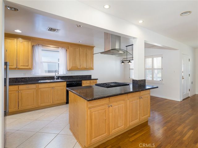 7024 Alverstone, Los Angeles, CA 90045