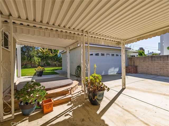 7024 Alverstone, Los Angeles, CA 90045