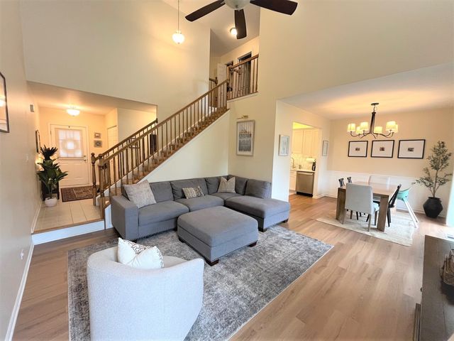 852 Beech Drive, Elgin, IL 60120