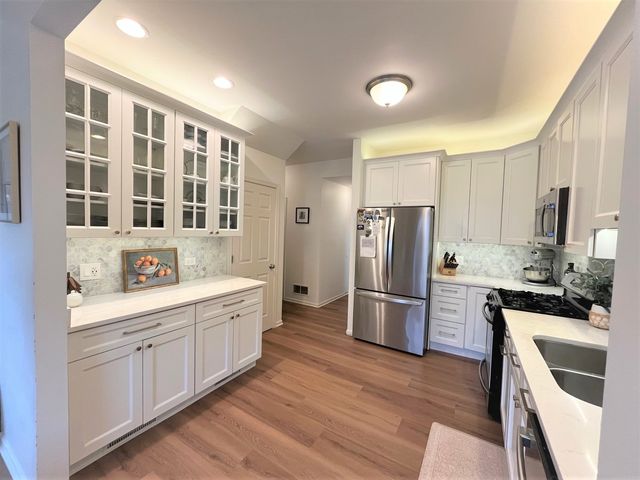 852 Beech Drive, Elgin, IL 60120