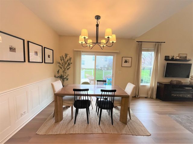 852 Beech Drive, Elgin, IL 60120