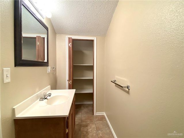 3000 Spur Drive J9, Mission, TX 78574