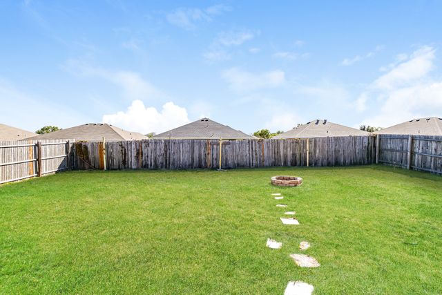 1818 Willowbrook Drive, Terrell, TX 75160