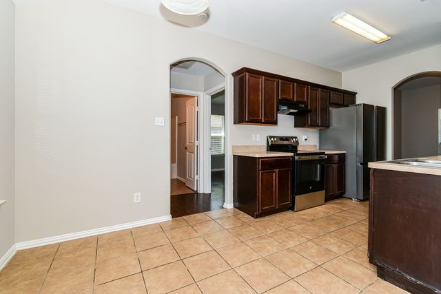 1818 Willowbrook Drive, Terrell, TX 75160