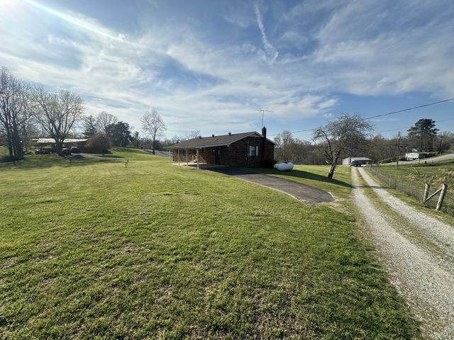 552 Pea Ridge Rd, Chestnut Mound, TN 38552