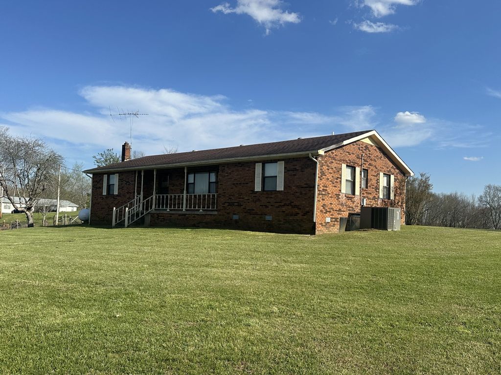 552 Pea Ridge Rd, Chestnut Mound, TN 38552