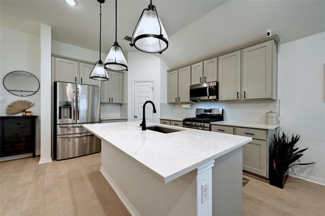 757 Cherrystone LOOP, Buda, TX 78610