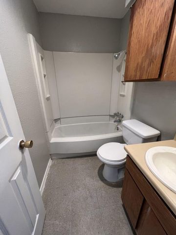 6801 Stonleigh PL B, Austin, TX 78744