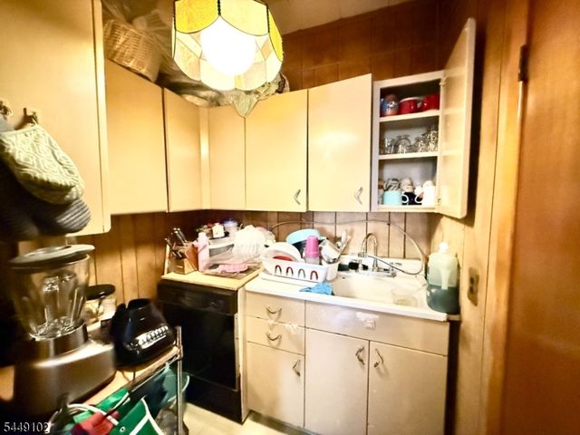 37 Krueger Pl, Passaic City, NJ 07055