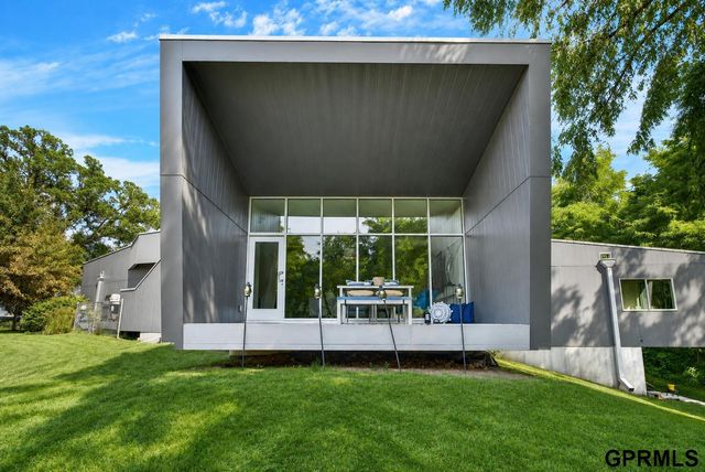 13481 Ogden Plaza Circle, Omaha, NE 68164