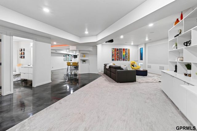 13481 Ogden Plaza Circle, Omaha, NE 68164