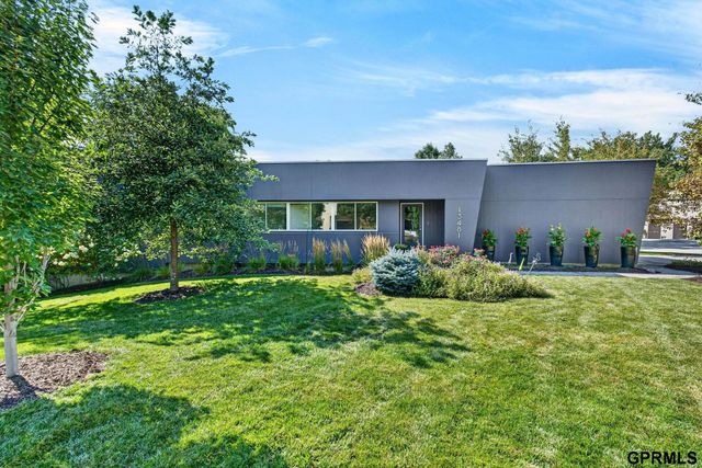 13481 Ogden Plaza Circle, Omaha, NE 68164