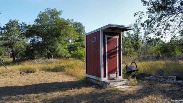 128 Valley View Dr, Poteet, TX 78065