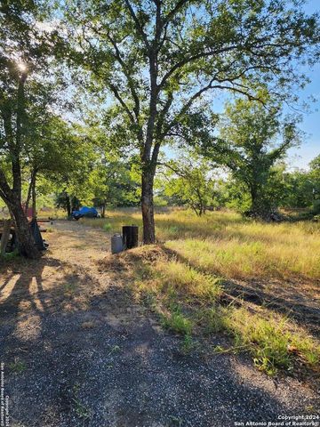 128 Valley View Dr, Poteet, TX 78065