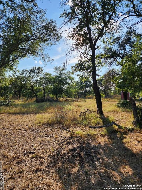 128 Valley View Dr, Poteet, TX 78065