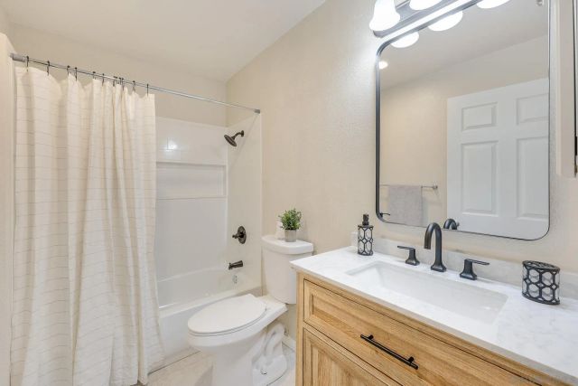 8338 Regents 1S, San Diego, CA 92122