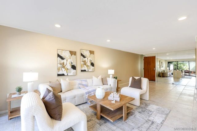 8338 Regents 1S, San Diego, CA 92122