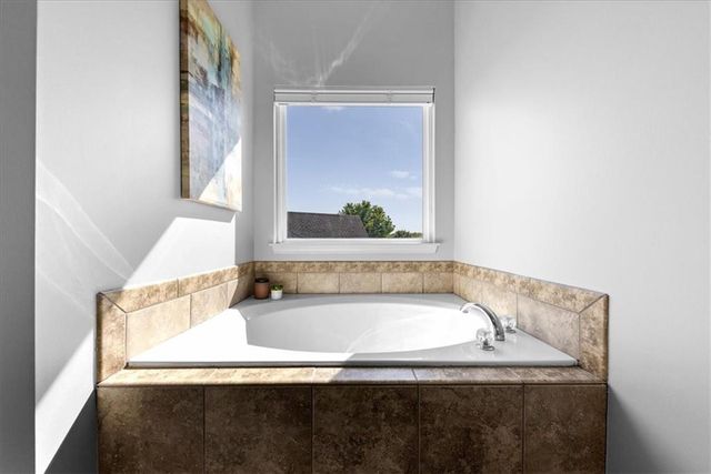 362 S Stonecrest Road, Olathe, KS 66061