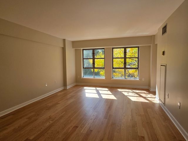 931 Massachusetts Ave 303, Cambridge, MA 02139