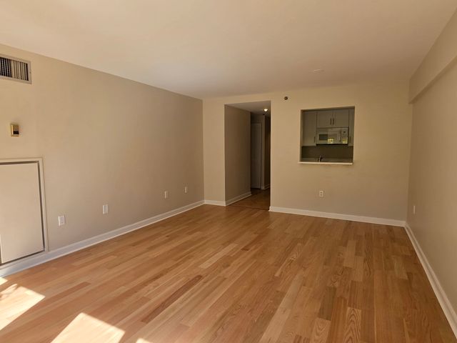 931 Massachusetts Ave 303, Cambridge, MA 02139