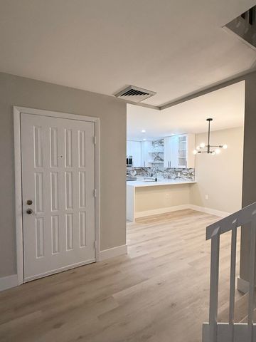 205 Charter Way, West Palm Beach, FL 33407