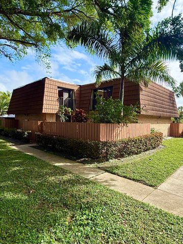 205 Charter Way, West Palm Beach, FL 33407