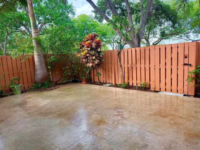 205 Charter Way, West Palm Beach, FL 33407