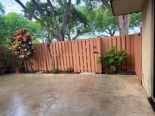 205 Charter Way, West Palm Beach, FL 33407