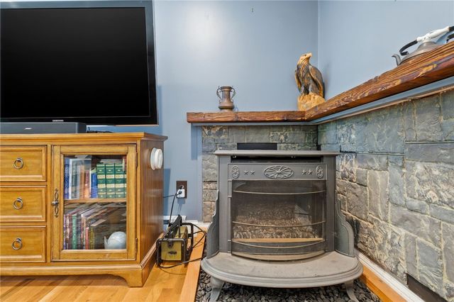 193 Lake Washington Drive, Glocester, RI 02814