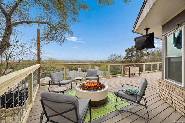 677 Floral, New Braunfels, TX 78130