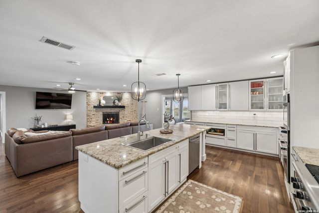 677 Floral, New Braunfels, TX 78130