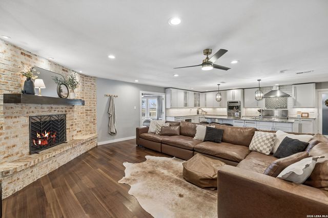 677 Floral, New Braunfels, TX 78130