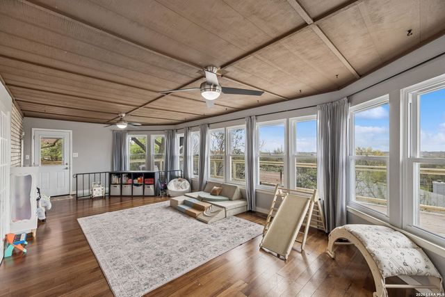 677 Floral, New Braunfels, TX 78130