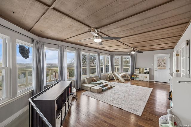 677 Floral, New Braunfels, TX 78130