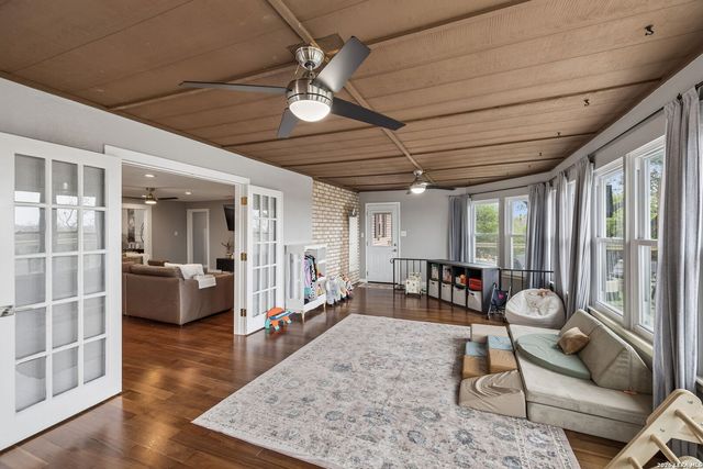 677 Floral, New Braunfels, TX 78130