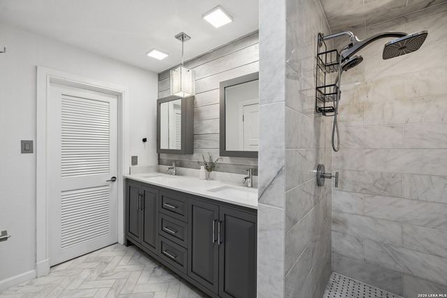 677 Floral, New Braunfels, TX 78130