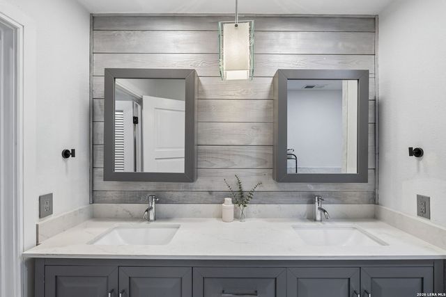 677 Floral, New Braunfels, TX 78130