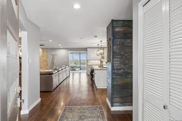 677 Floral, New Braunfels, TX 78130