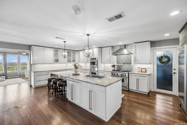 677 Floral, New Braunfels, TX 78130