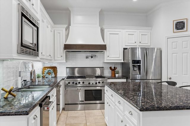 109 Sunset Drive, Friendswood, TX 77546
