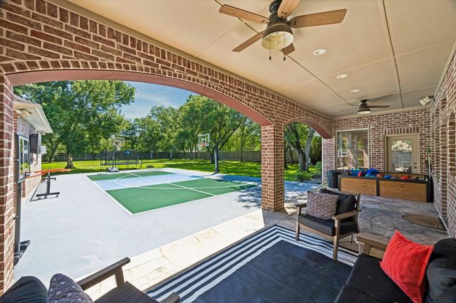 109 Sunset Drive, Friendswood, TX 77546