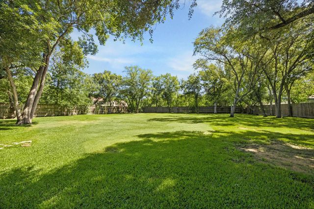 109 Sunset Drive, Friendswood, TX 77546