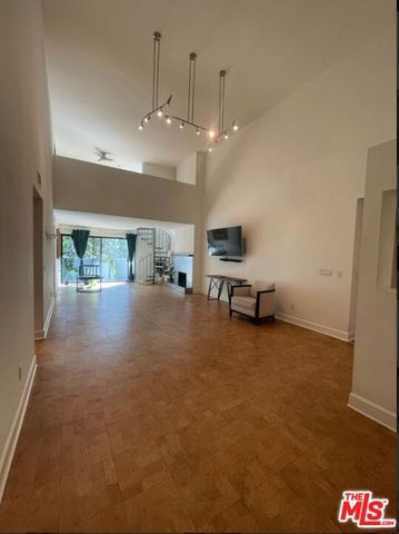 1940 N Highland Avenue 81, Los Angeles, CA 90068